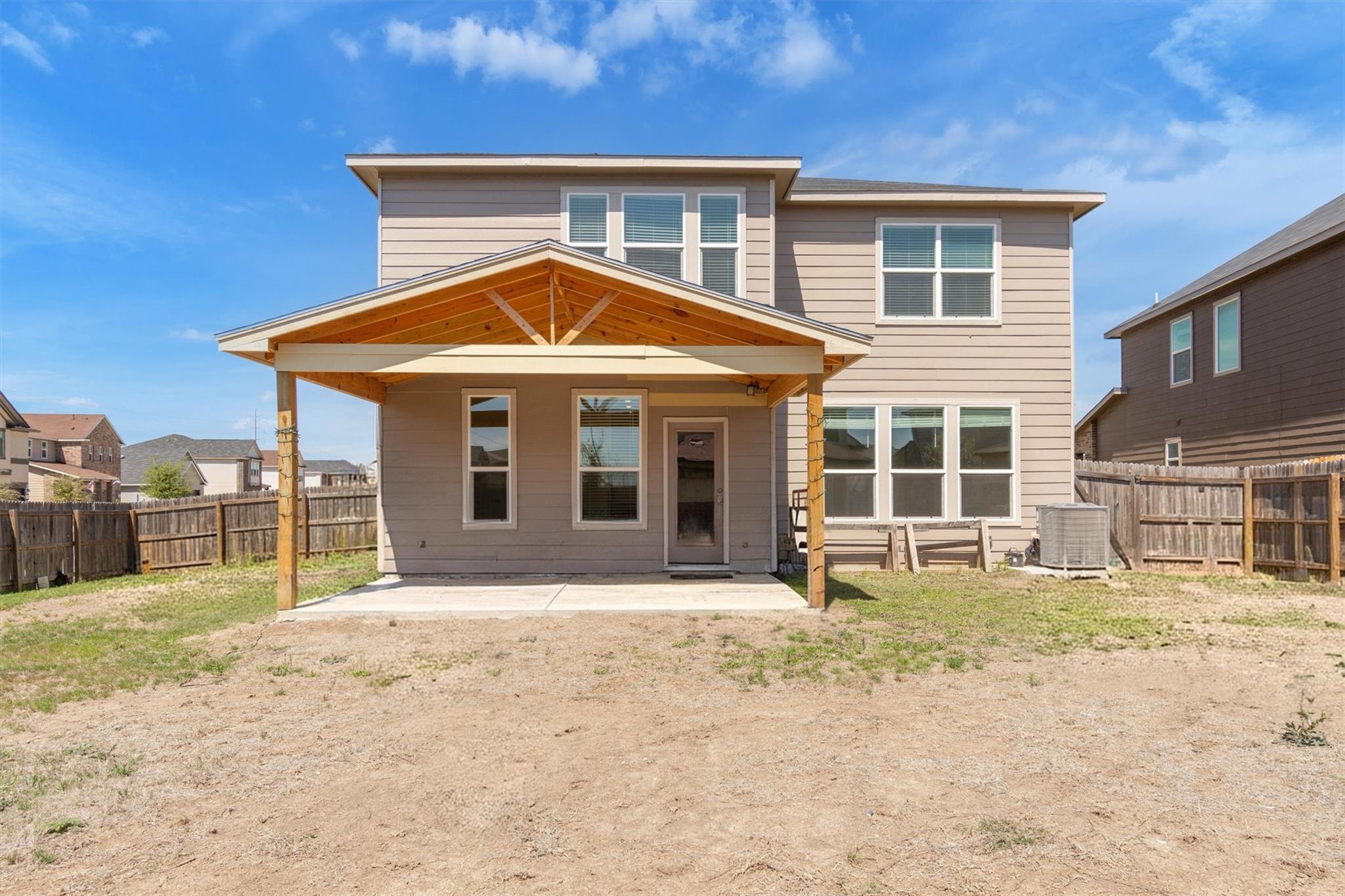 401 Briarfield Dr, Seguin, TX 78155