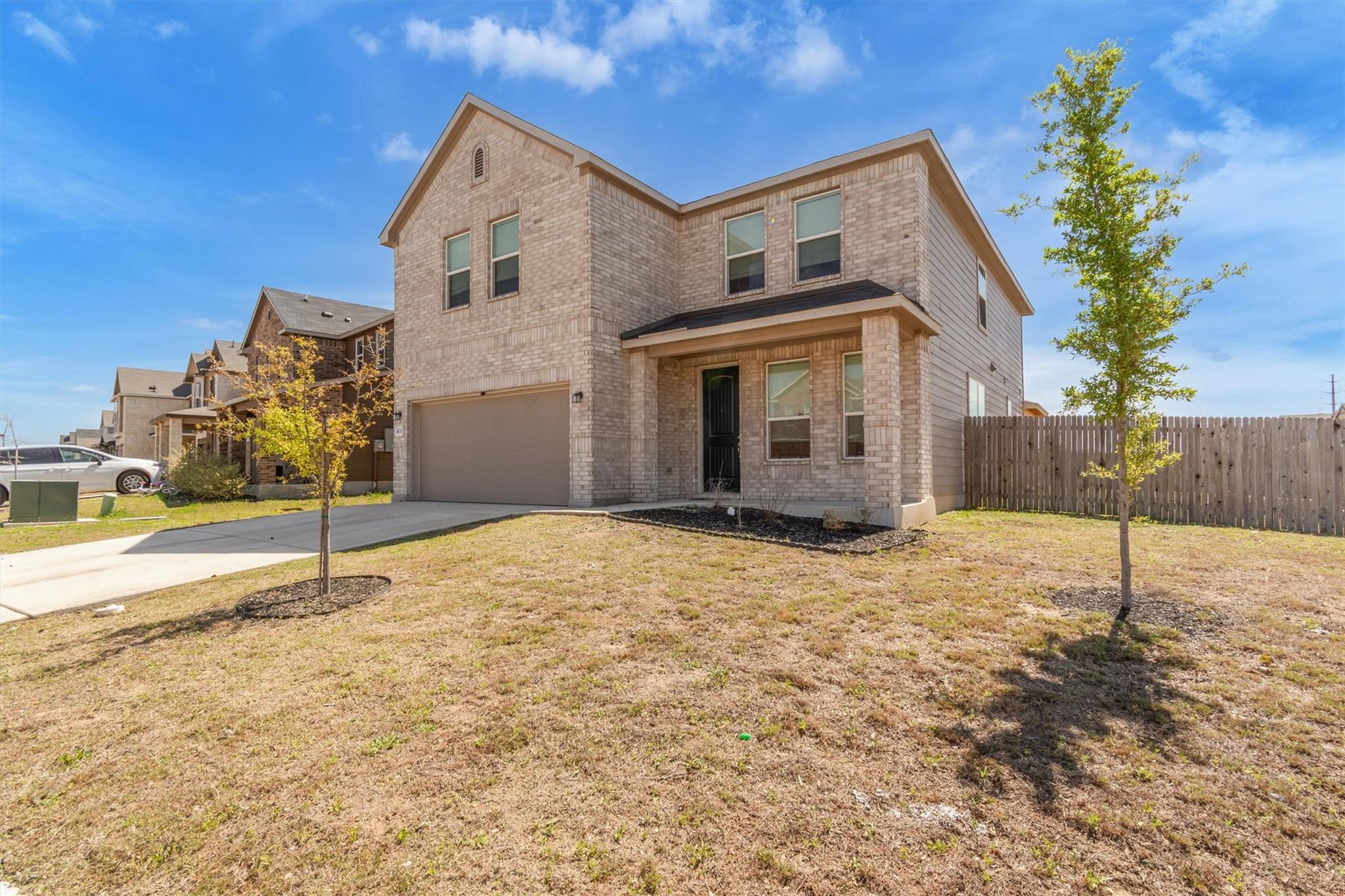 401 Briarfield Dr, Seguin, TX 78155