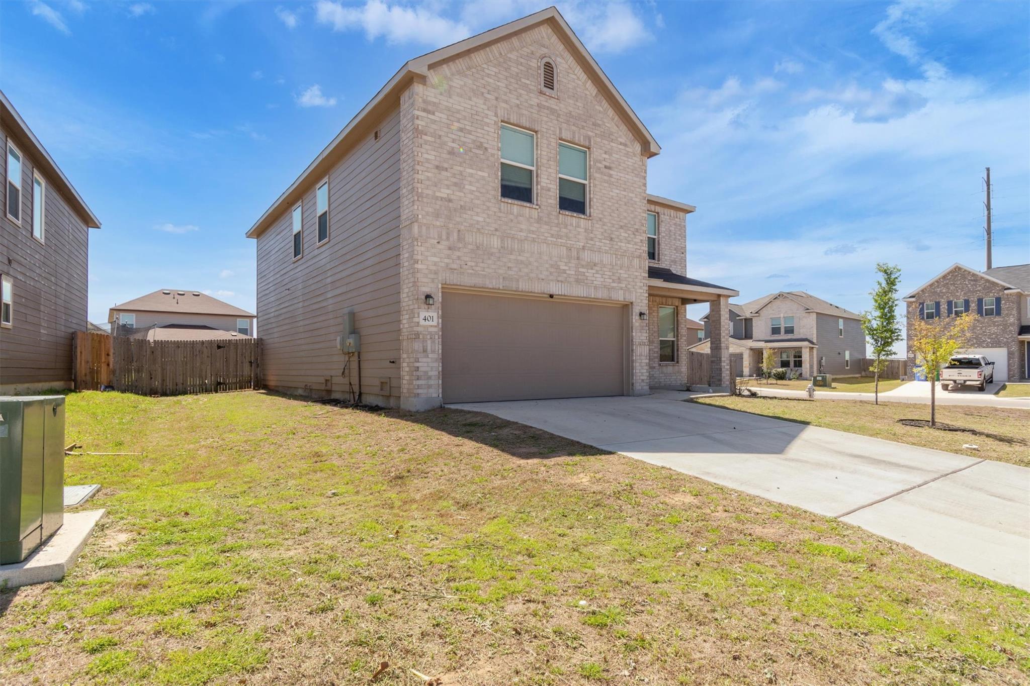 401 Briarfield Dr, Seguin, TX 78155