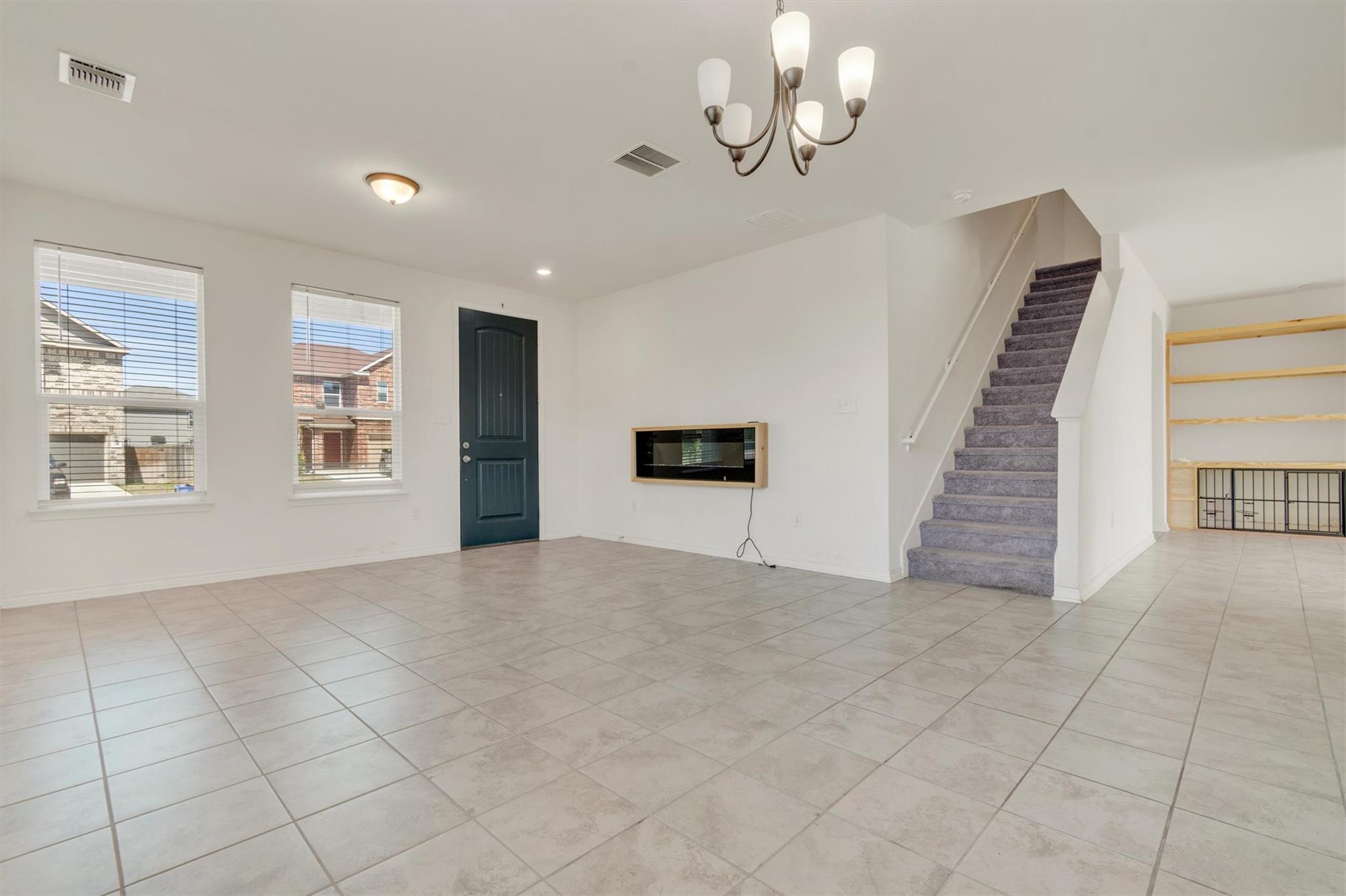 401 Briarfield Dr, Seguin, TX 78155