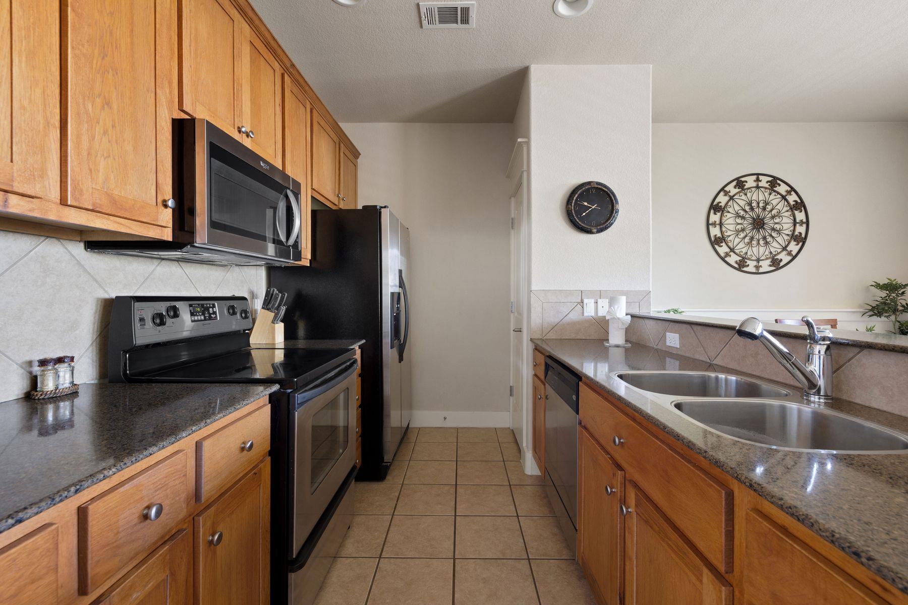 6712 Lantern View Dr # 302, Jonestown, TX 78645