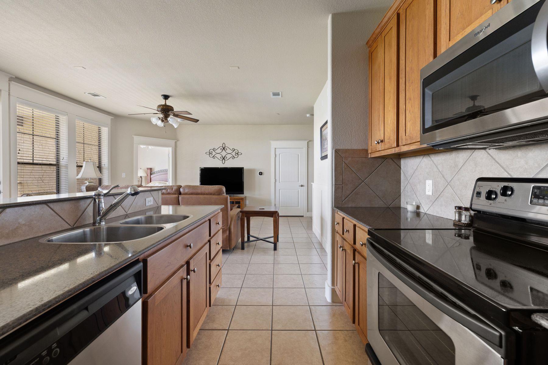 6712 Lantern View Dr # 302, Jonestown, TX 78645