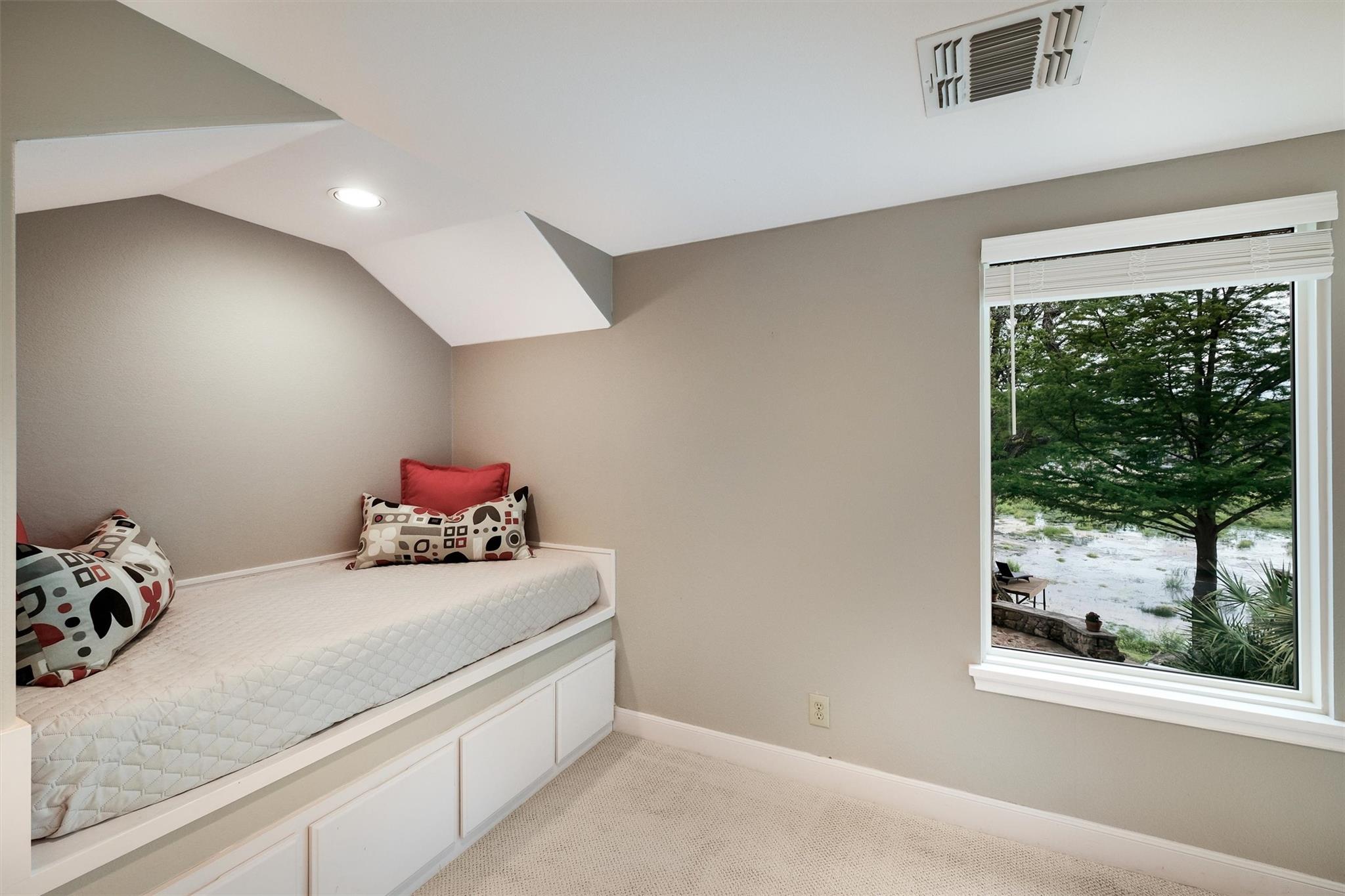 1807 Terminal Loop Rd, McQueeney, TX 78123