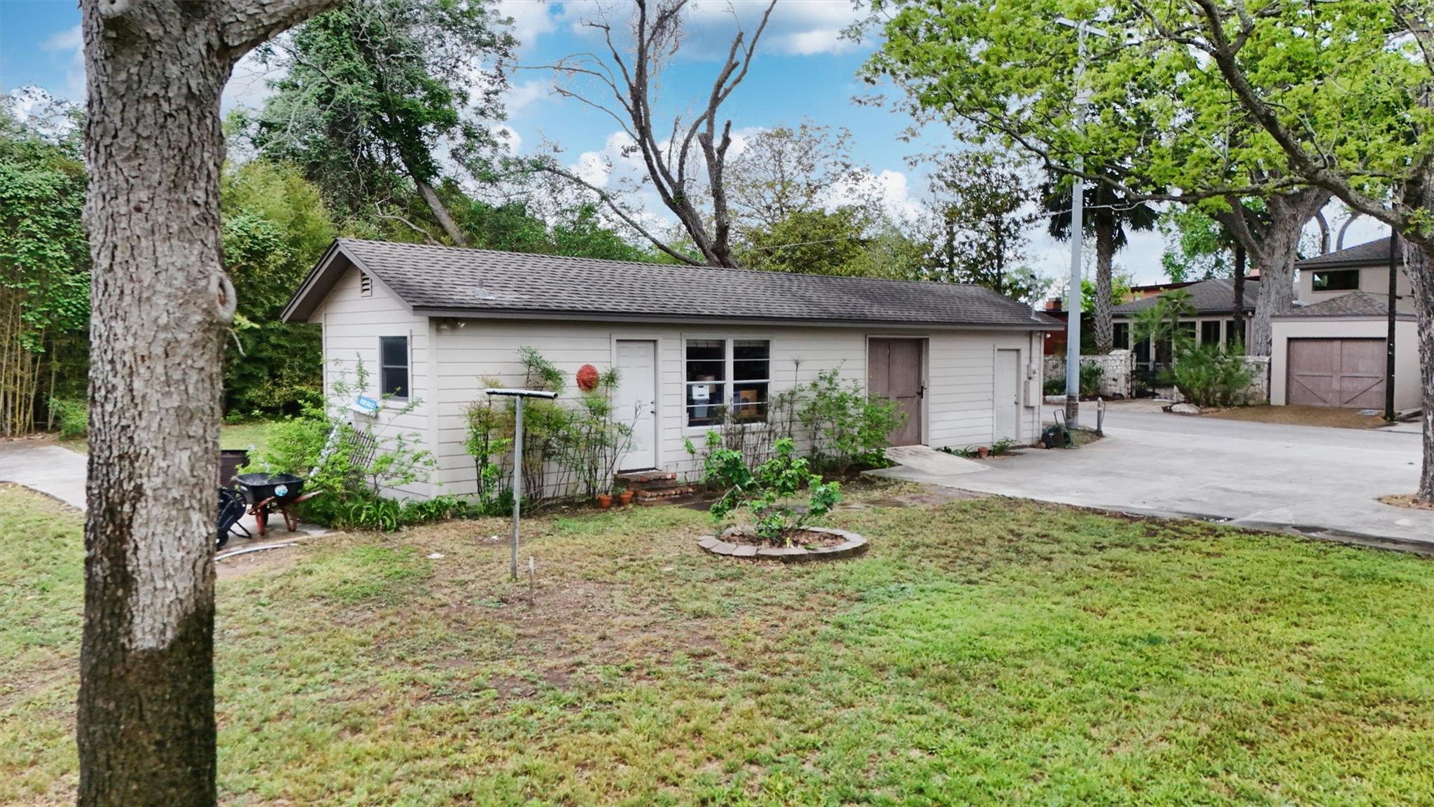 1807 Terminal Loop Rd, McQueeney, TX 78123