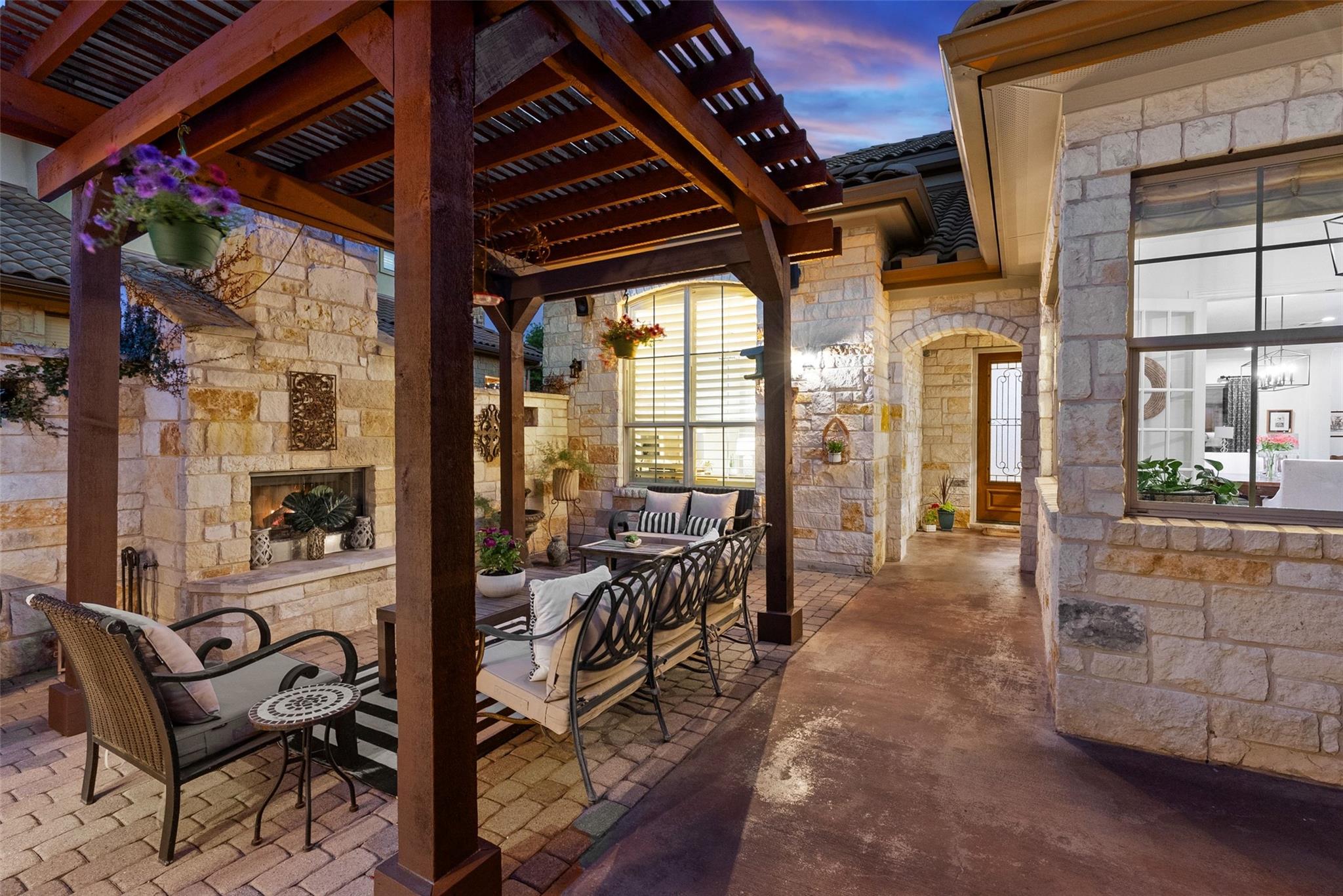 209 Rocky Coast Dr, Lakeway, TX 78738