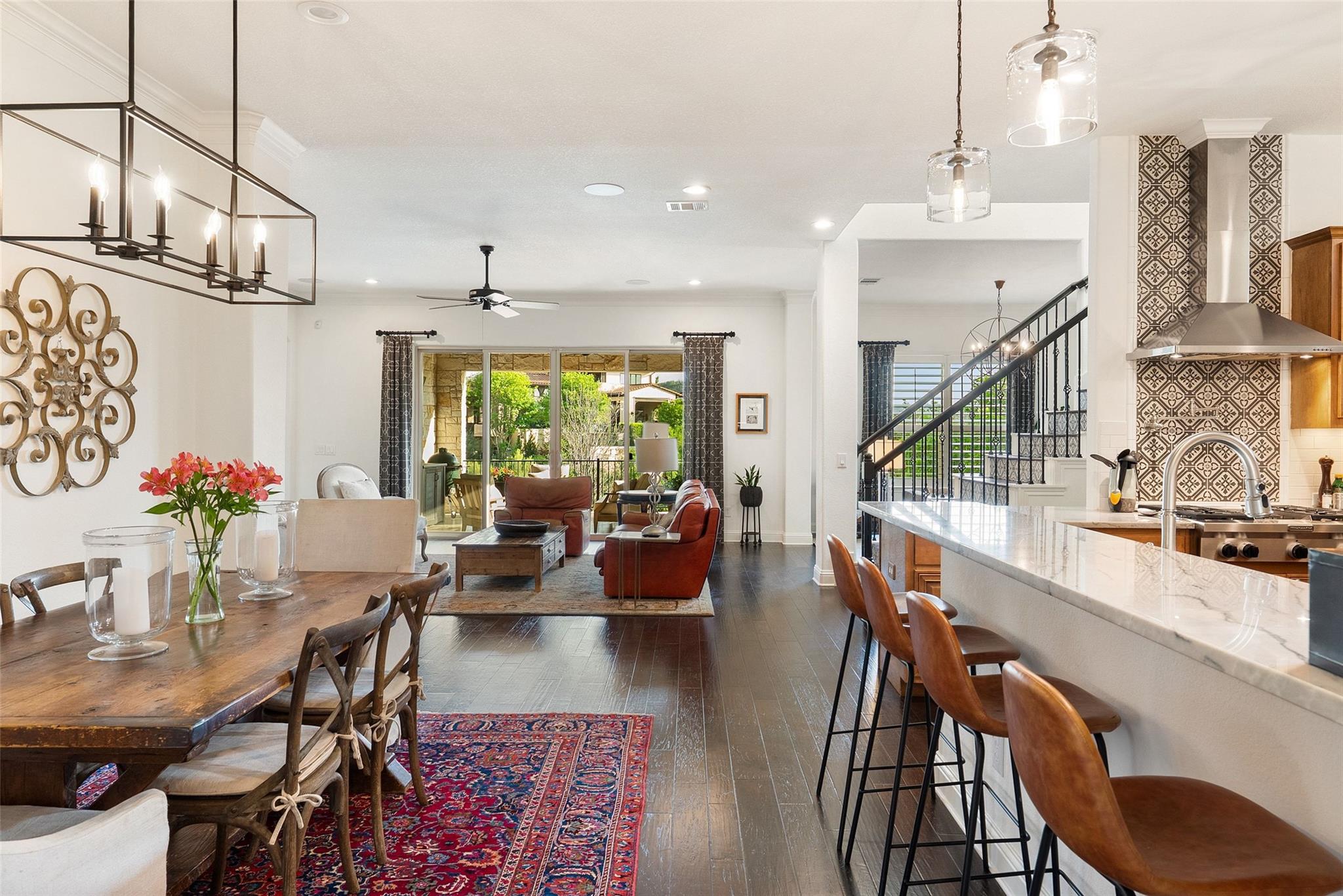 209 Rocky Coast Dr, Lakeway, TX 78738