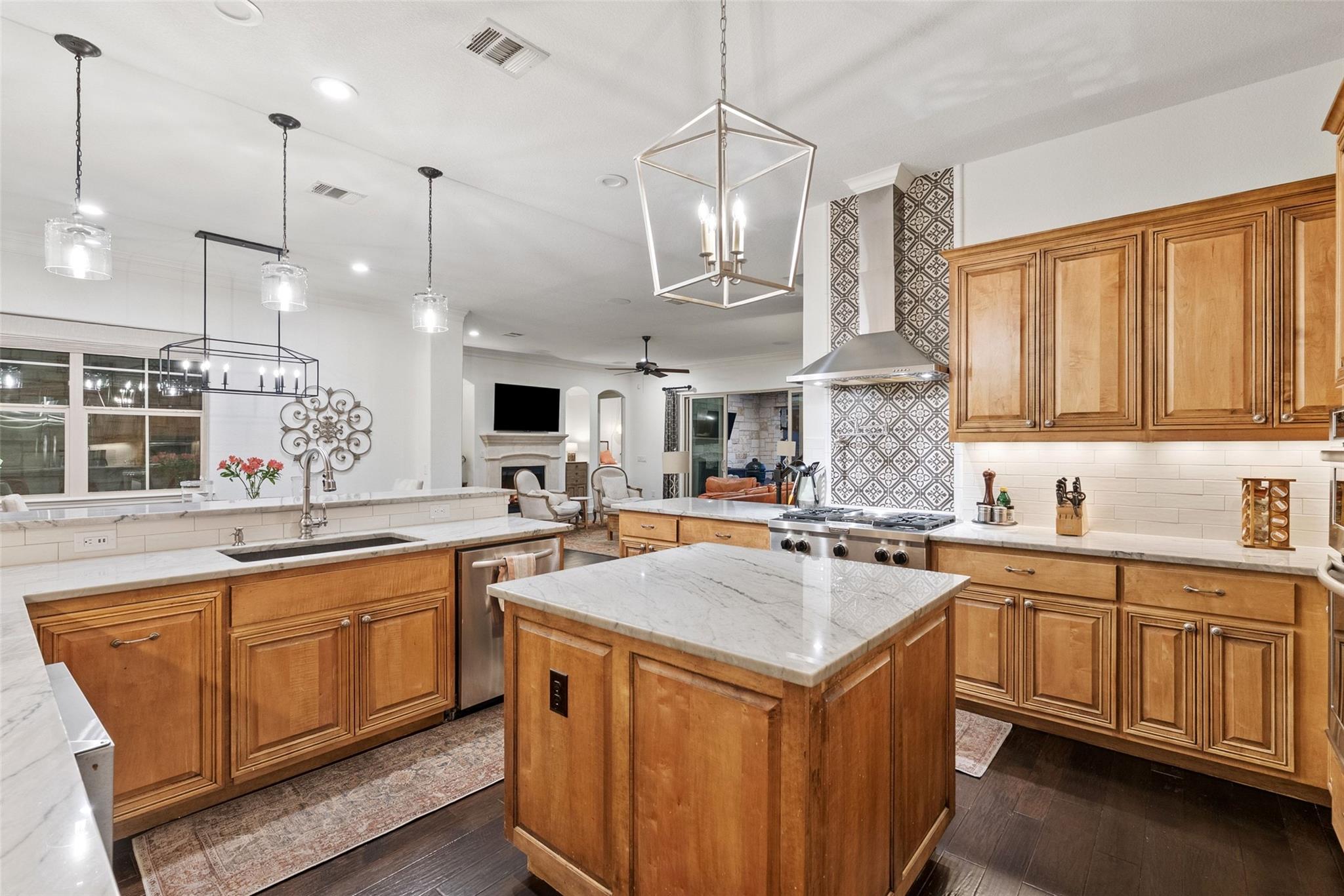 209 Rocky Coast Dr, Lakeway, TX 78738