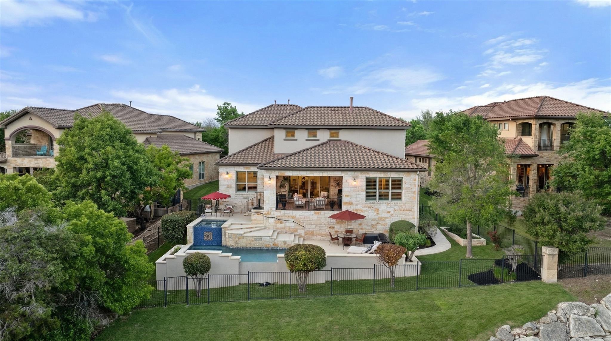 209 Rocky Coast Dr, Lakeway, TX 78738