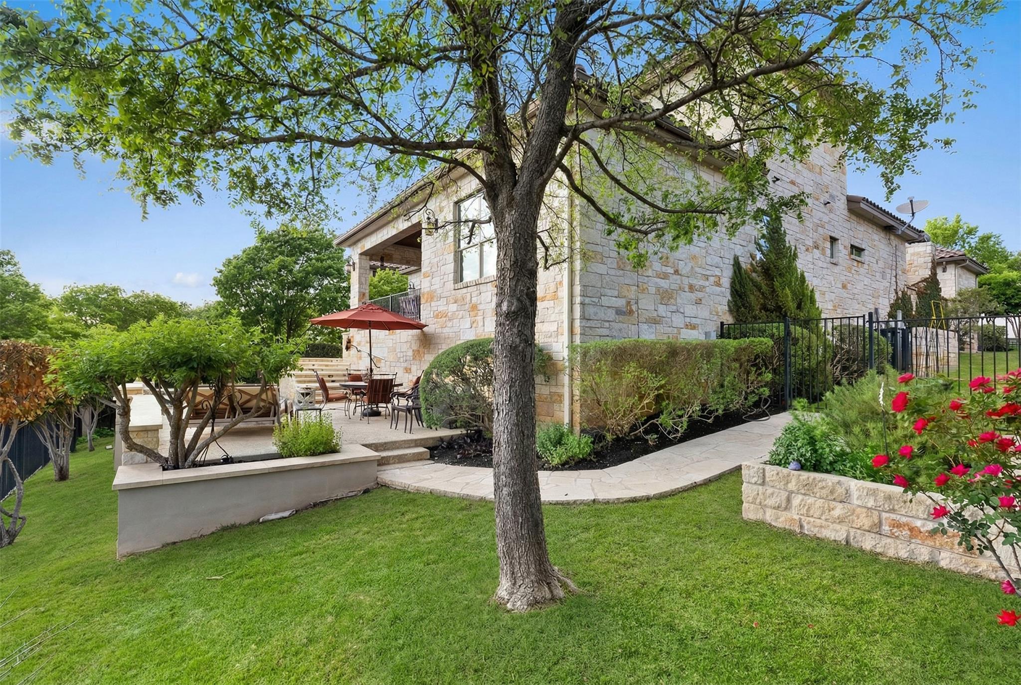 209 Rocky Coast Dr, Lakeway, TX 78738