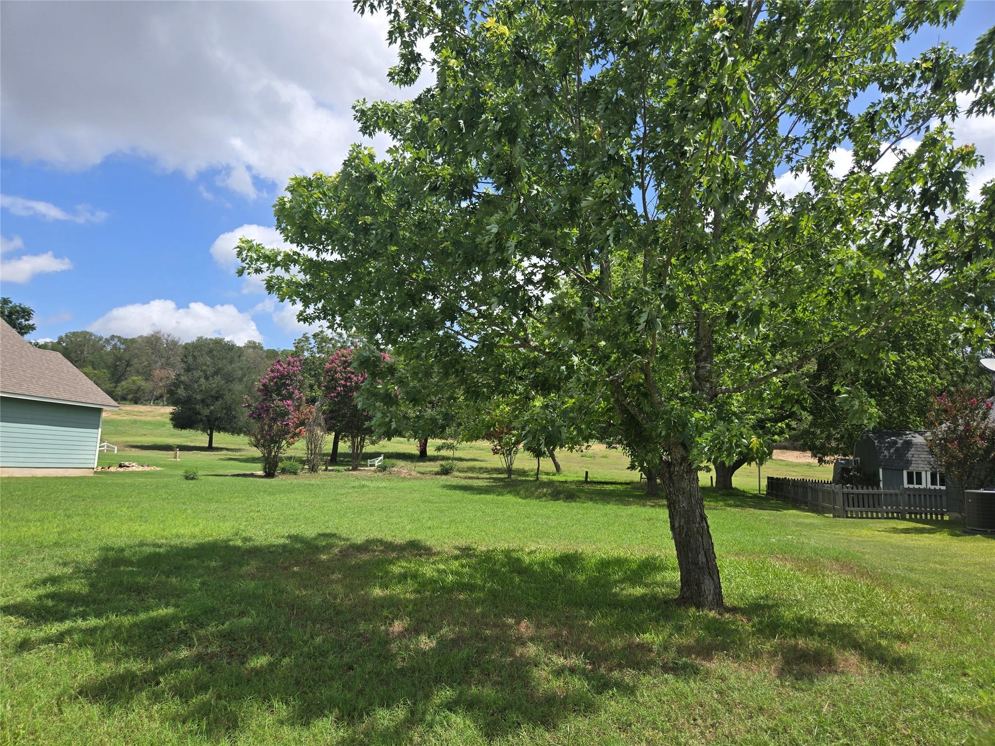 184 Kahana Ln, Bastrop, TX 78602