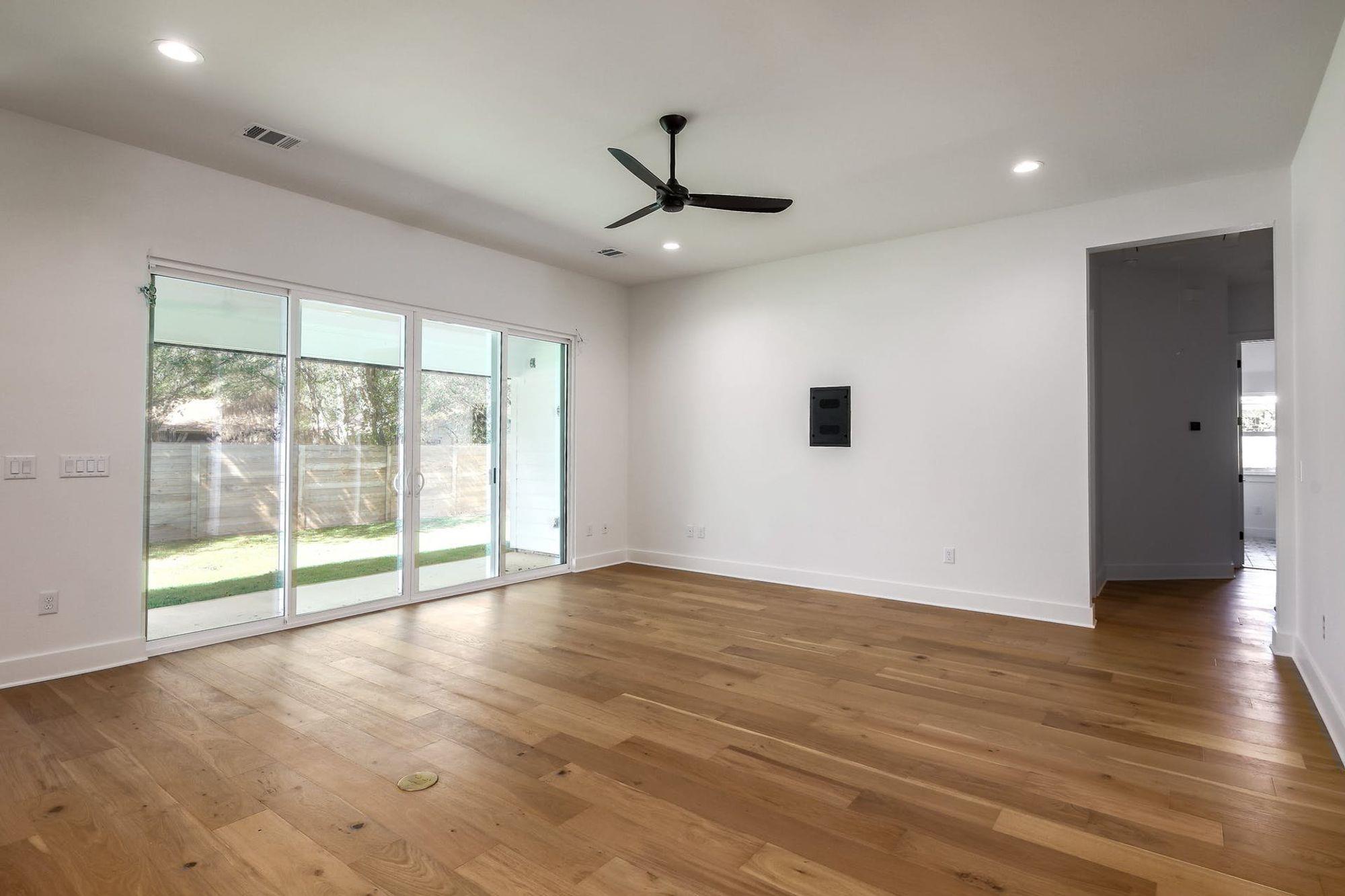 8302 Kromer St, Austin, TX 78757