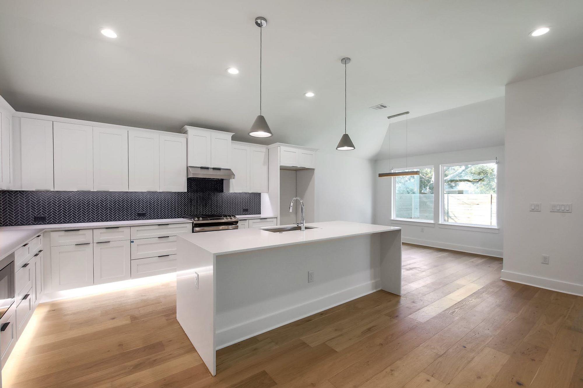 8302 Kromer St, Austin, TX 78757