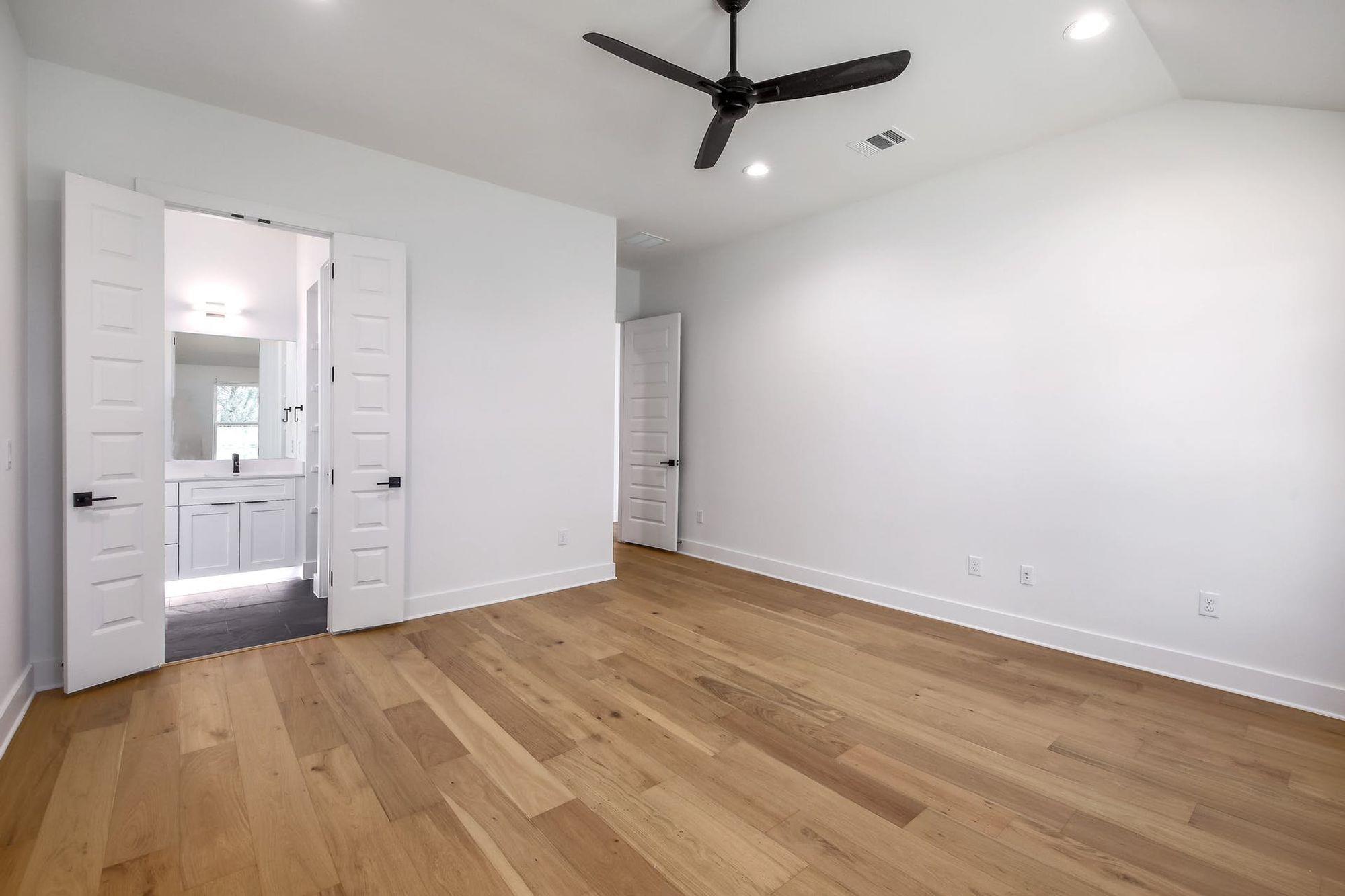 8302 Kromer St, Austin, TX 78757