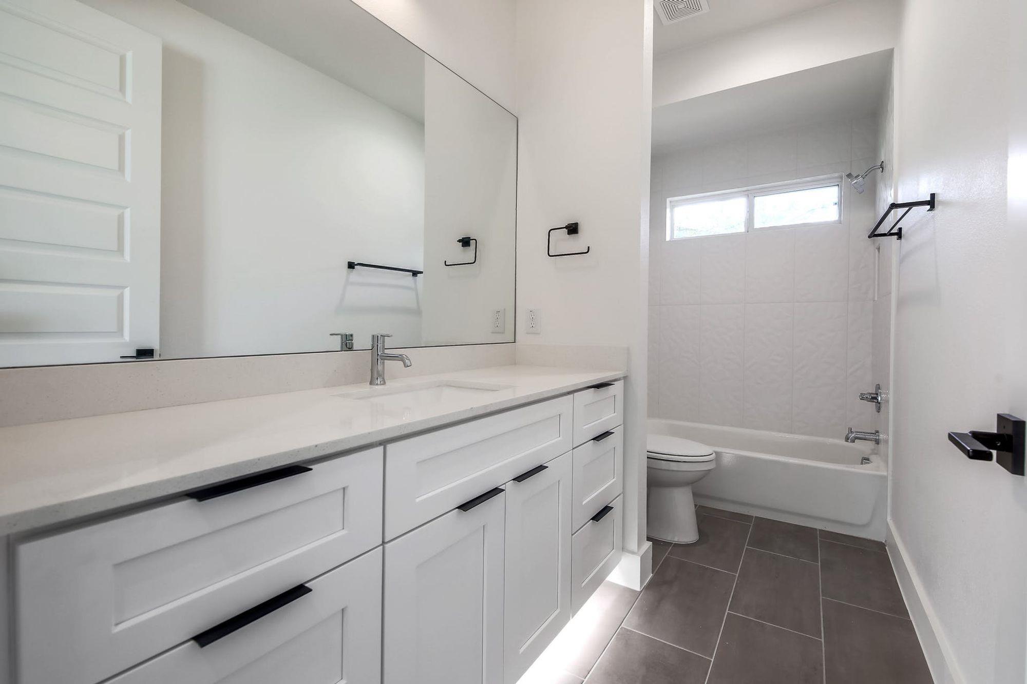 8302 Kromer St, Austin, TX 78757