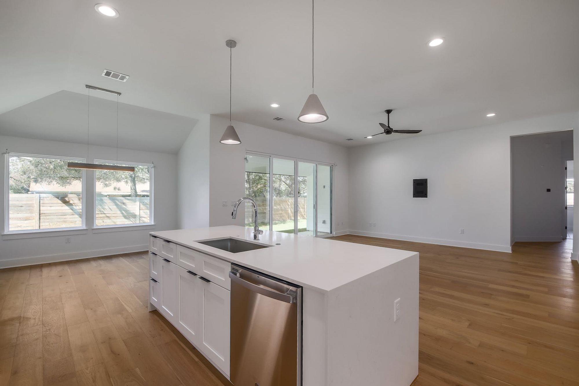 8302 Kromer St, Austin, TX 78757