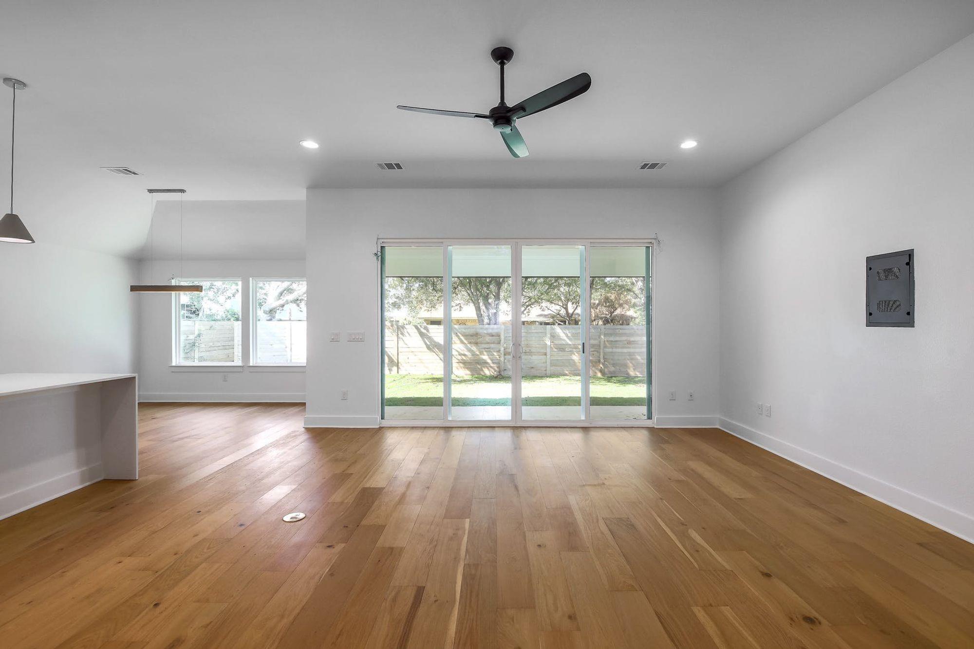 8302 Kromer St, Austin, TX 78757