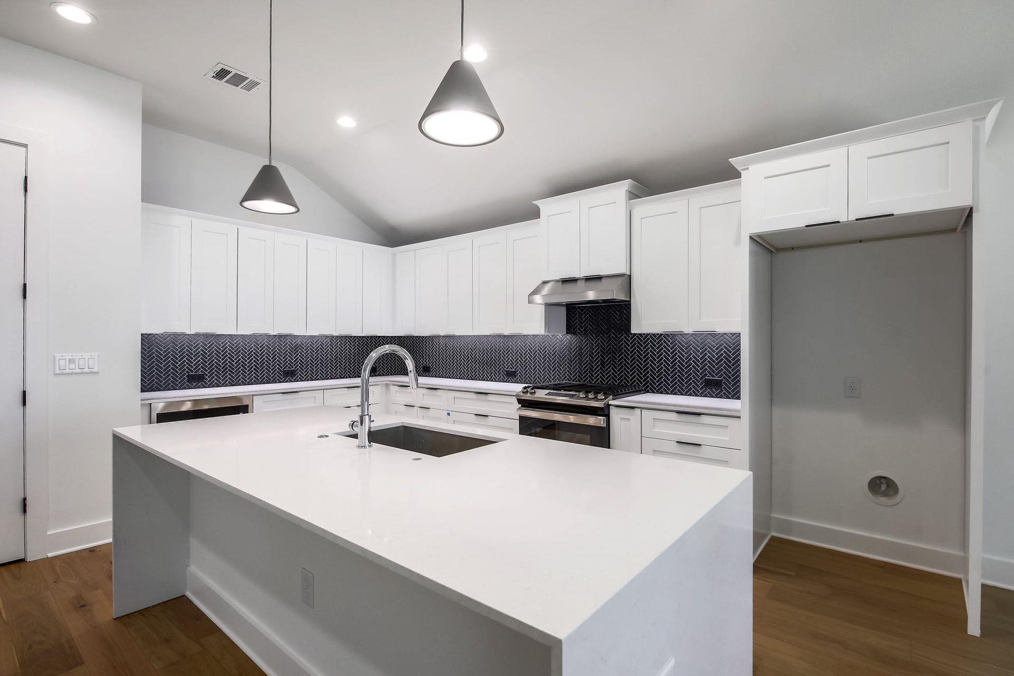 8302 Kromer St, Austin, TX 78757