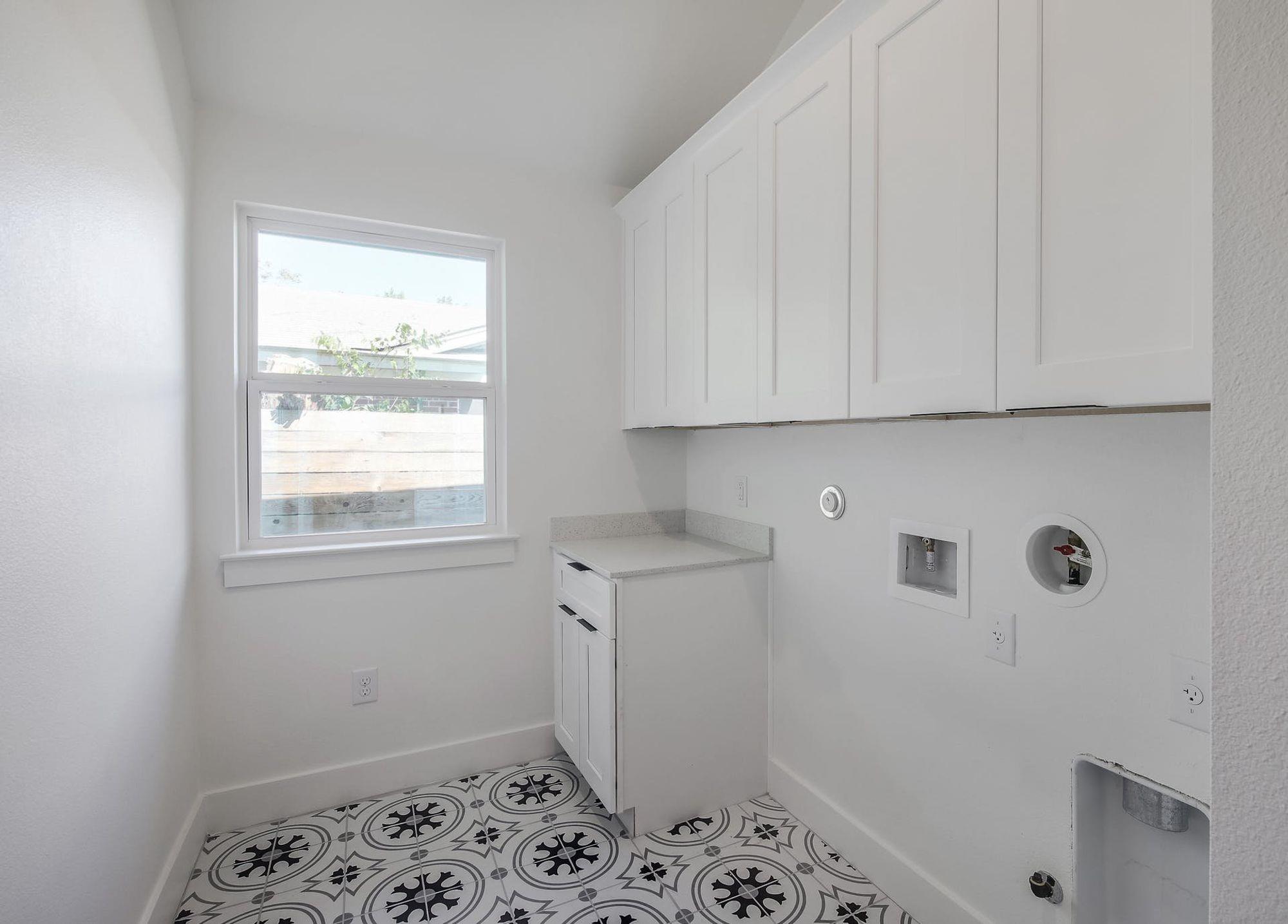 8302 Kromer St, Austin, TX 78757