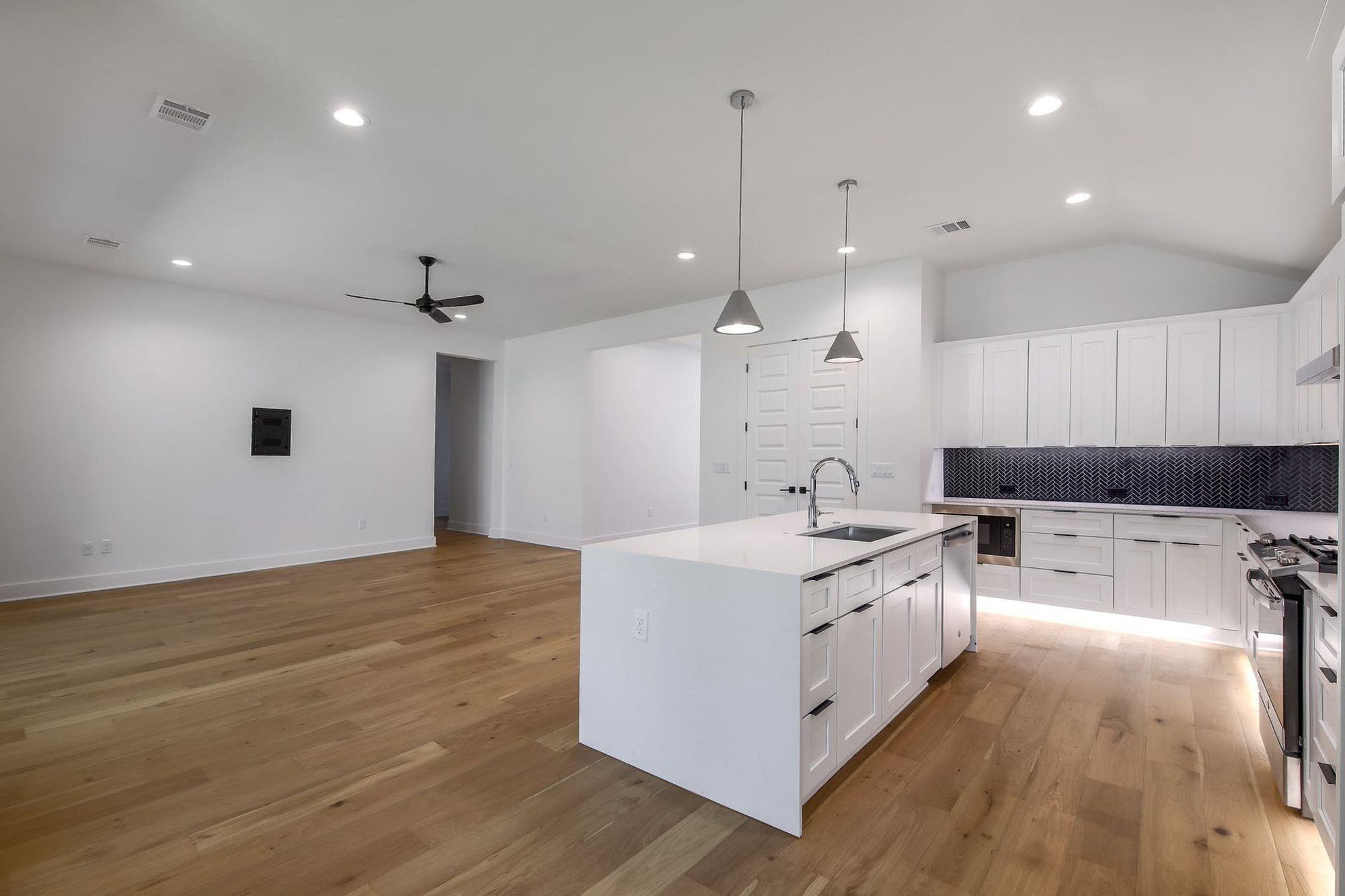 8302 Kromer St, Austin, TX 78757