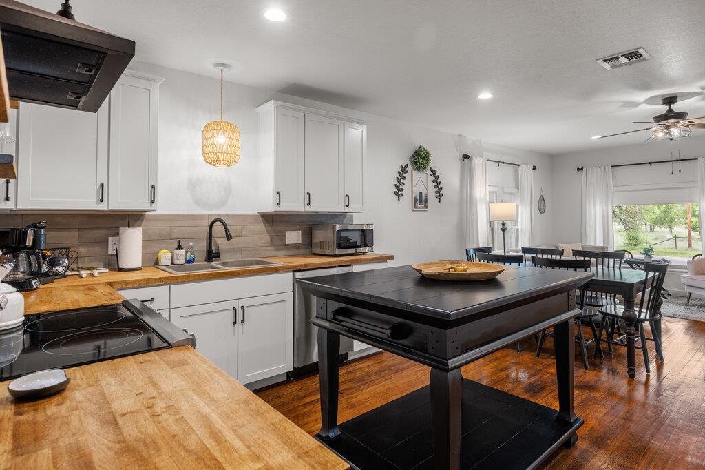 205 Old Austin Highway, Johnson City, TX 78636