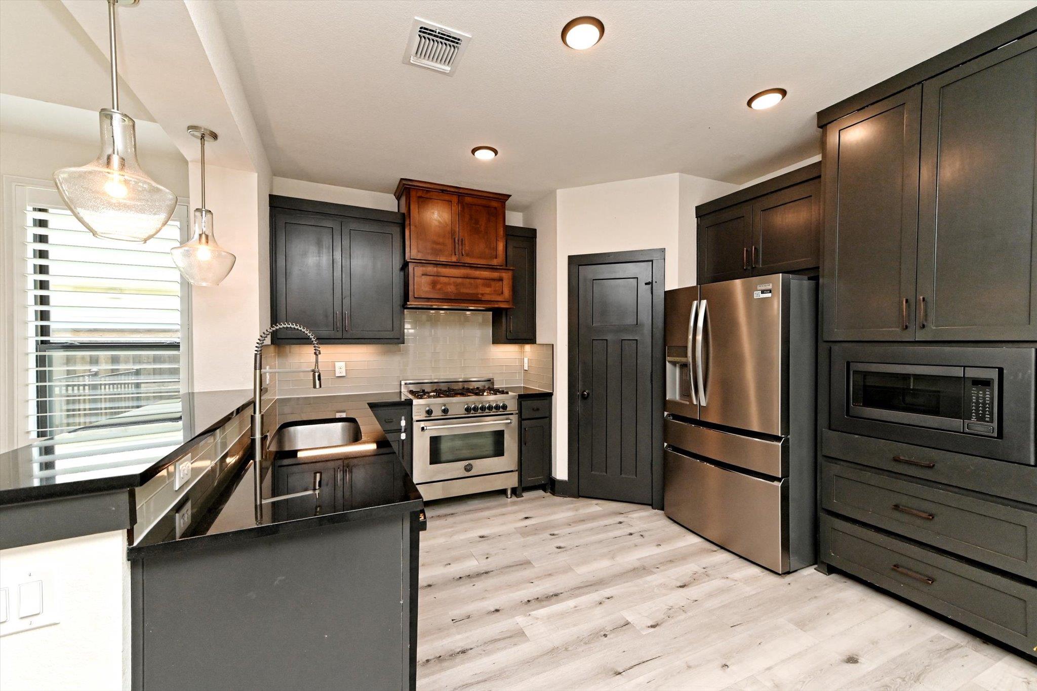 100 Dax Dr, Liberty Hill, TX 78642