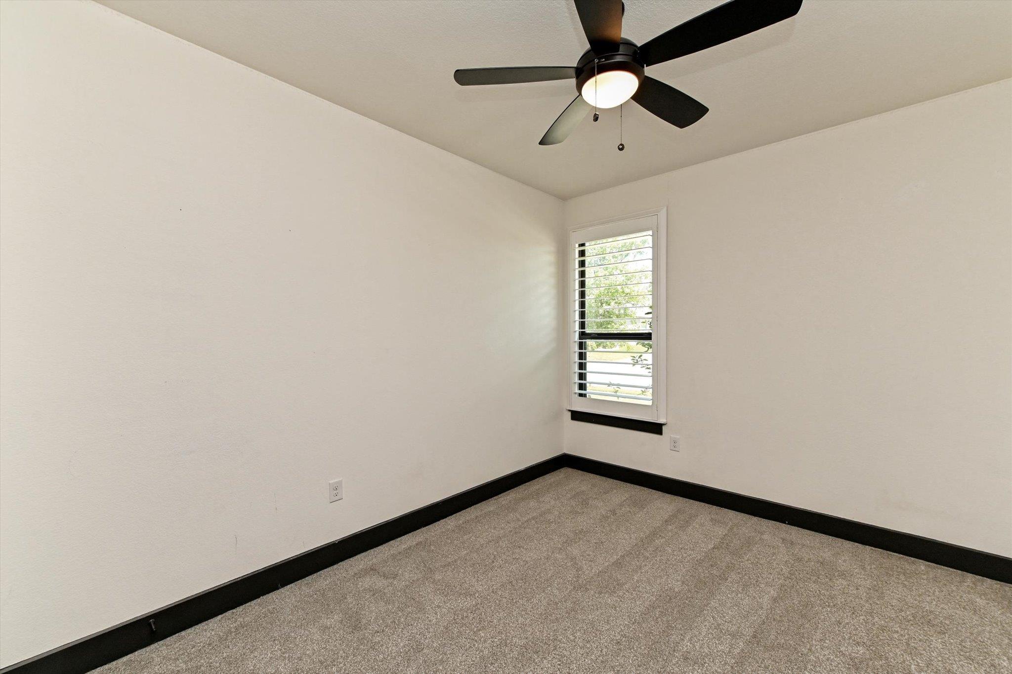 100 Dax Dr, Liberty Hill, TX 78642