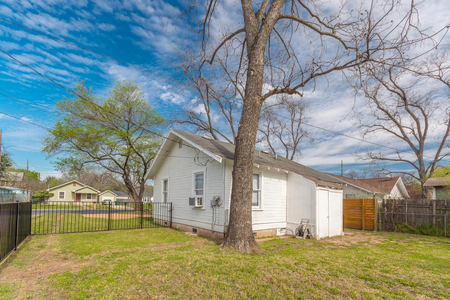 57 Chalmers Ave, Austin, TX 78702