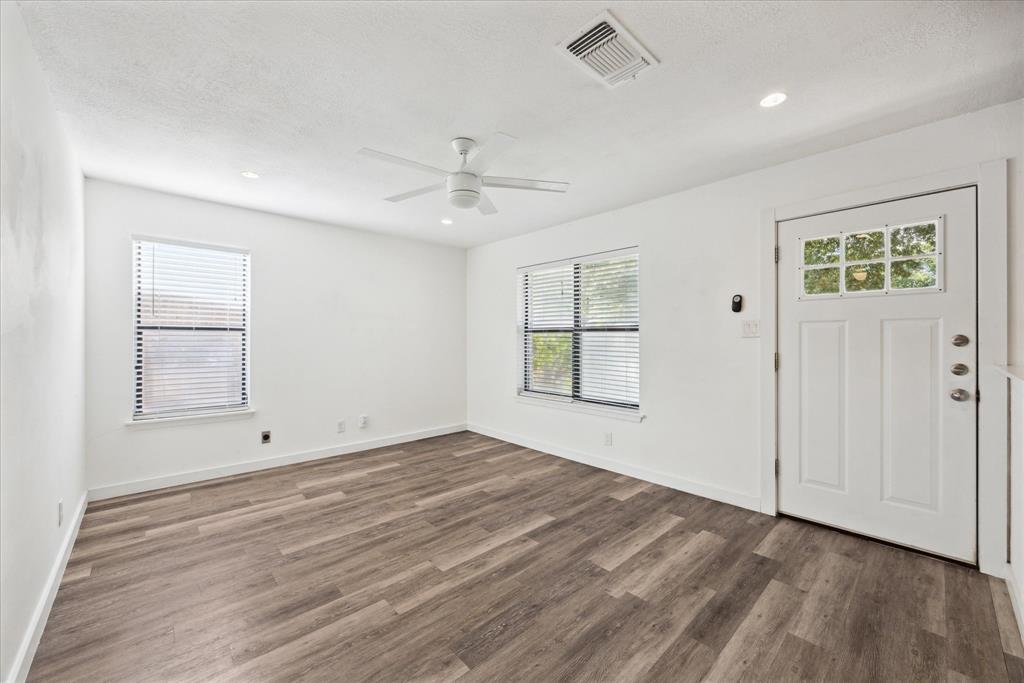 300 Tilbury Ln, Austin, TX 78745