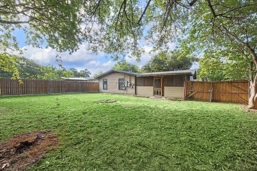 300 Tilbury Ln, Austin, TX 78745