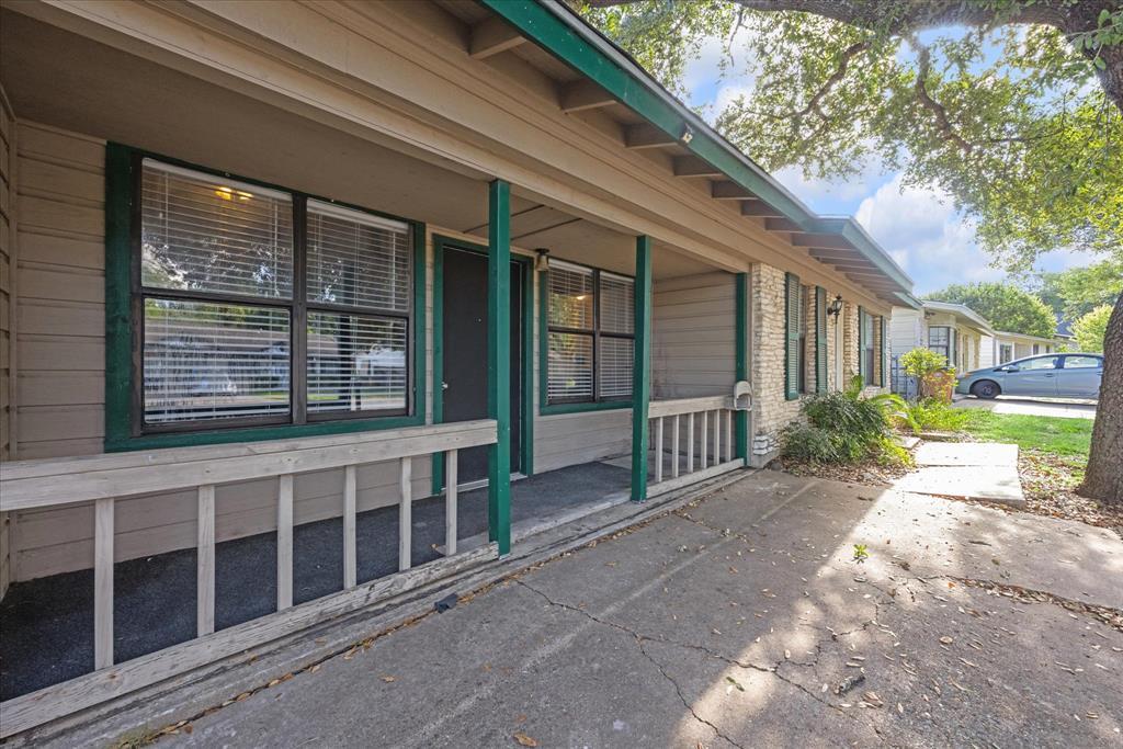 300 Tilbury Ln, Austin, TX 78745