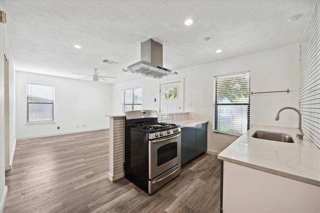 300 Tilbury Ln, Austin, TX 78745