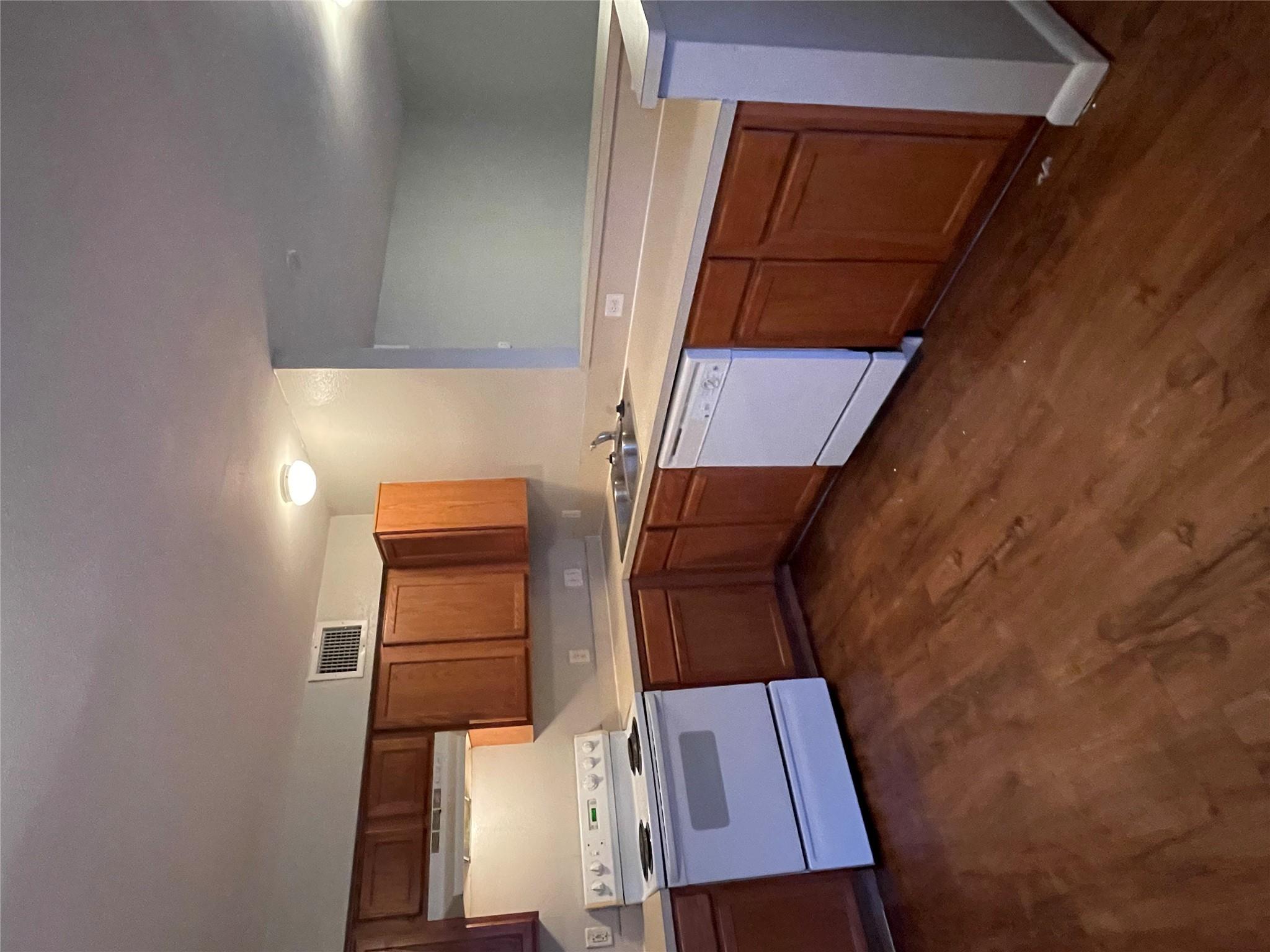 7206 Twin Crest Dr # 202, Austin, TX 78752