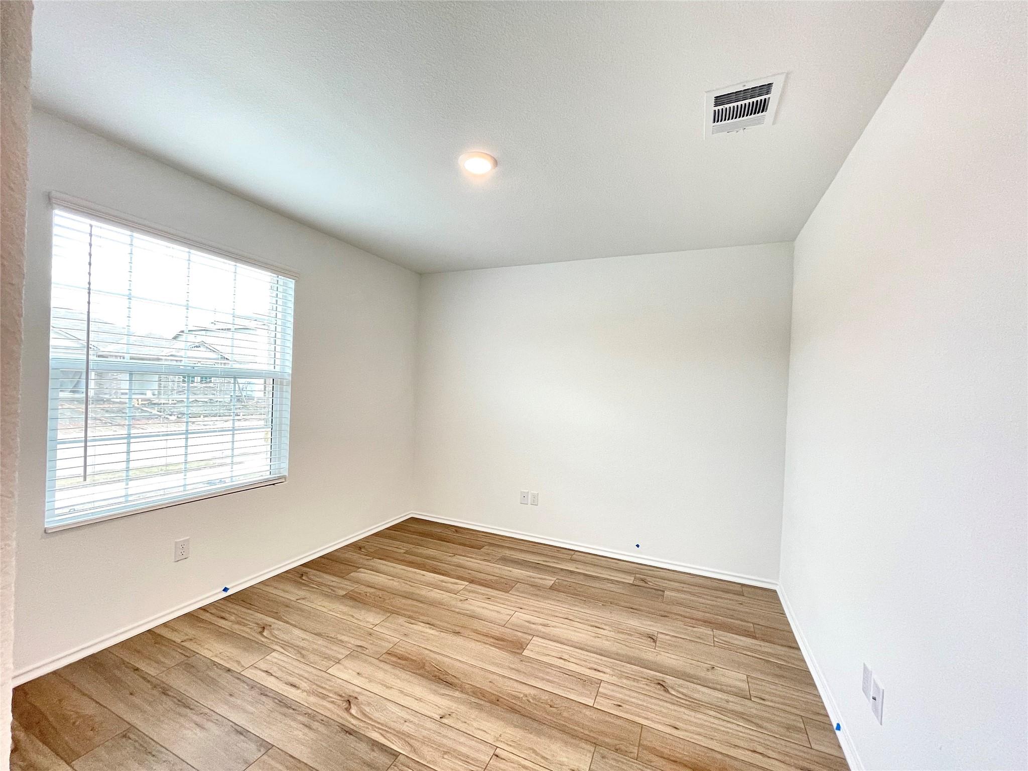 215 Magione Cir, Hutto, TX 78634