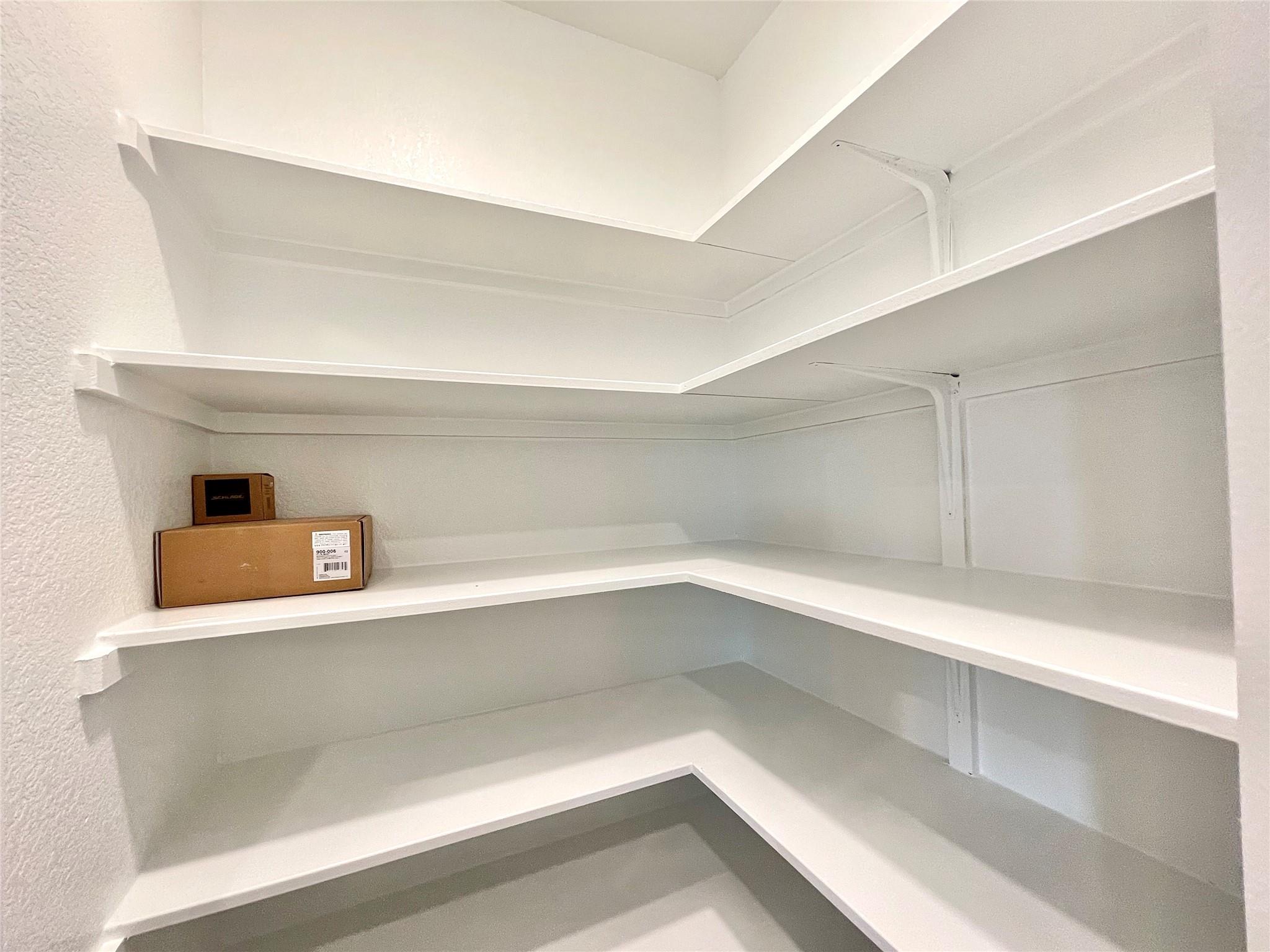 215 Magione Cir, Hutto, TX 78634