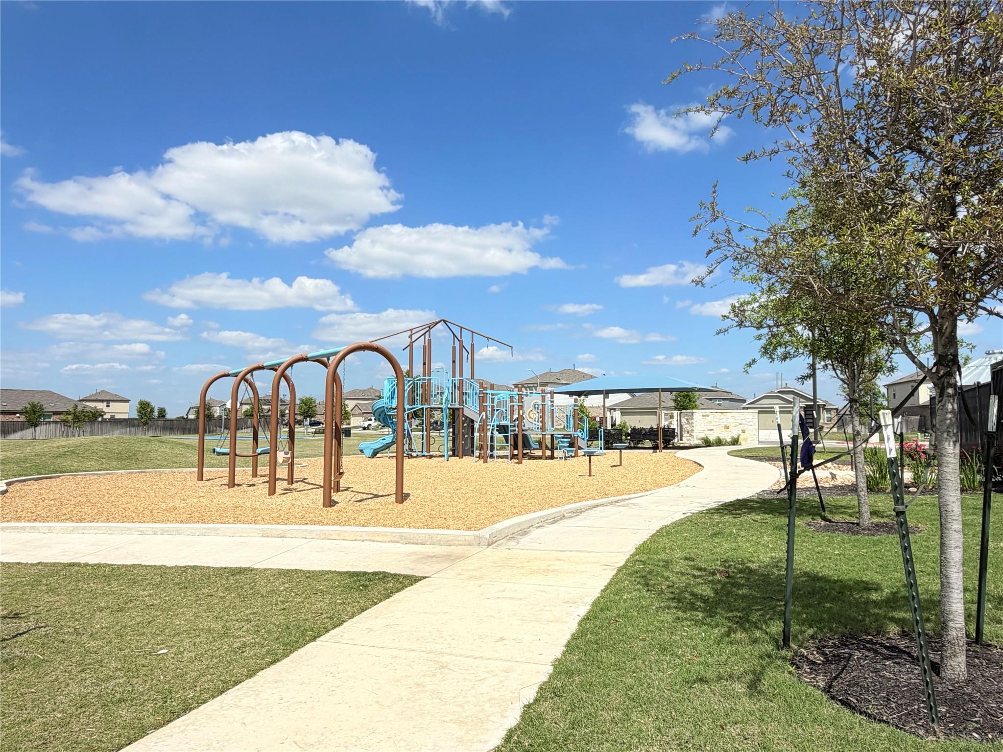 215 Magione Cir, Hutto, TX 78634