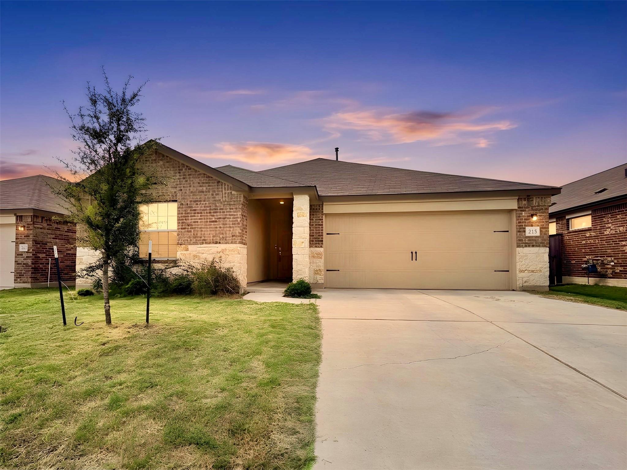 215 Magione Cir, Hutto, TX 78634