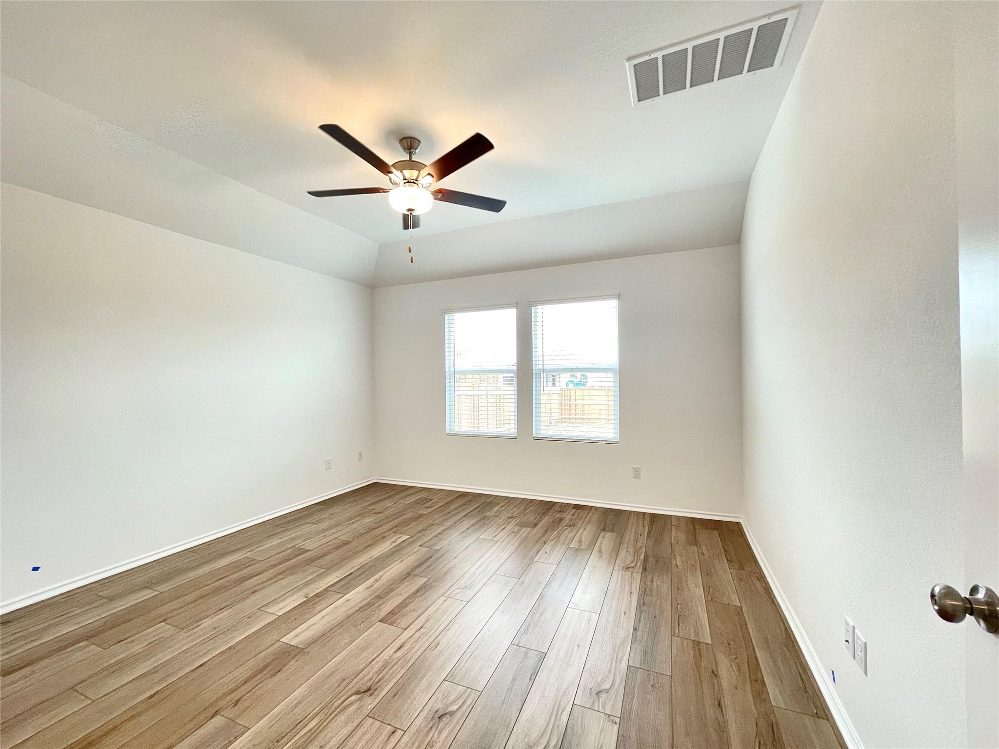 215 Magione Cir, Hutto, TX 78634