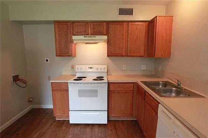 7206 Twin Crest Dr # 102, Austin, TX 78752