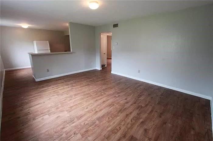 7206 Twin Crest Dr # 102, Austin, TX 78752