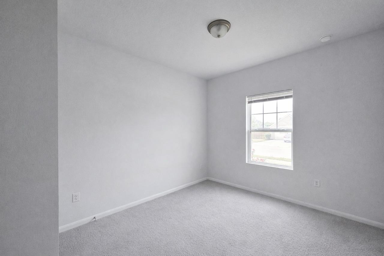 511 Pulitzer Dr, Hutto, TX 78634