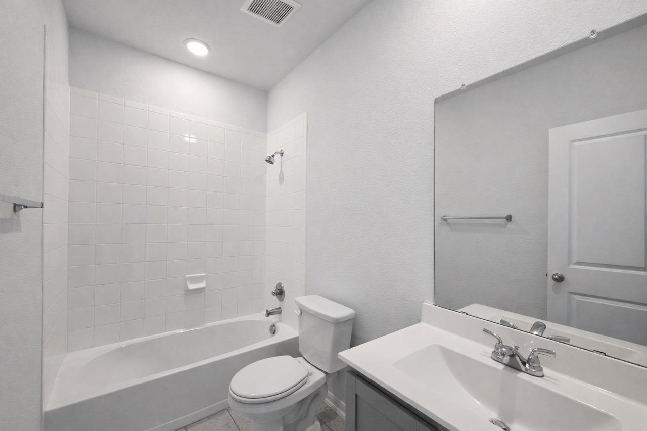 511 Pulitzer Dr, Hutto, TX 78634