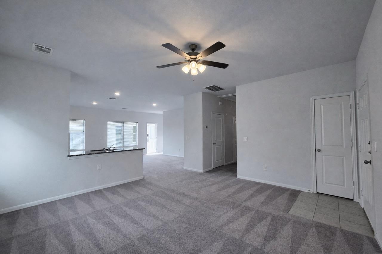 511 Pulitzer Dr, Hutto, TX 78634