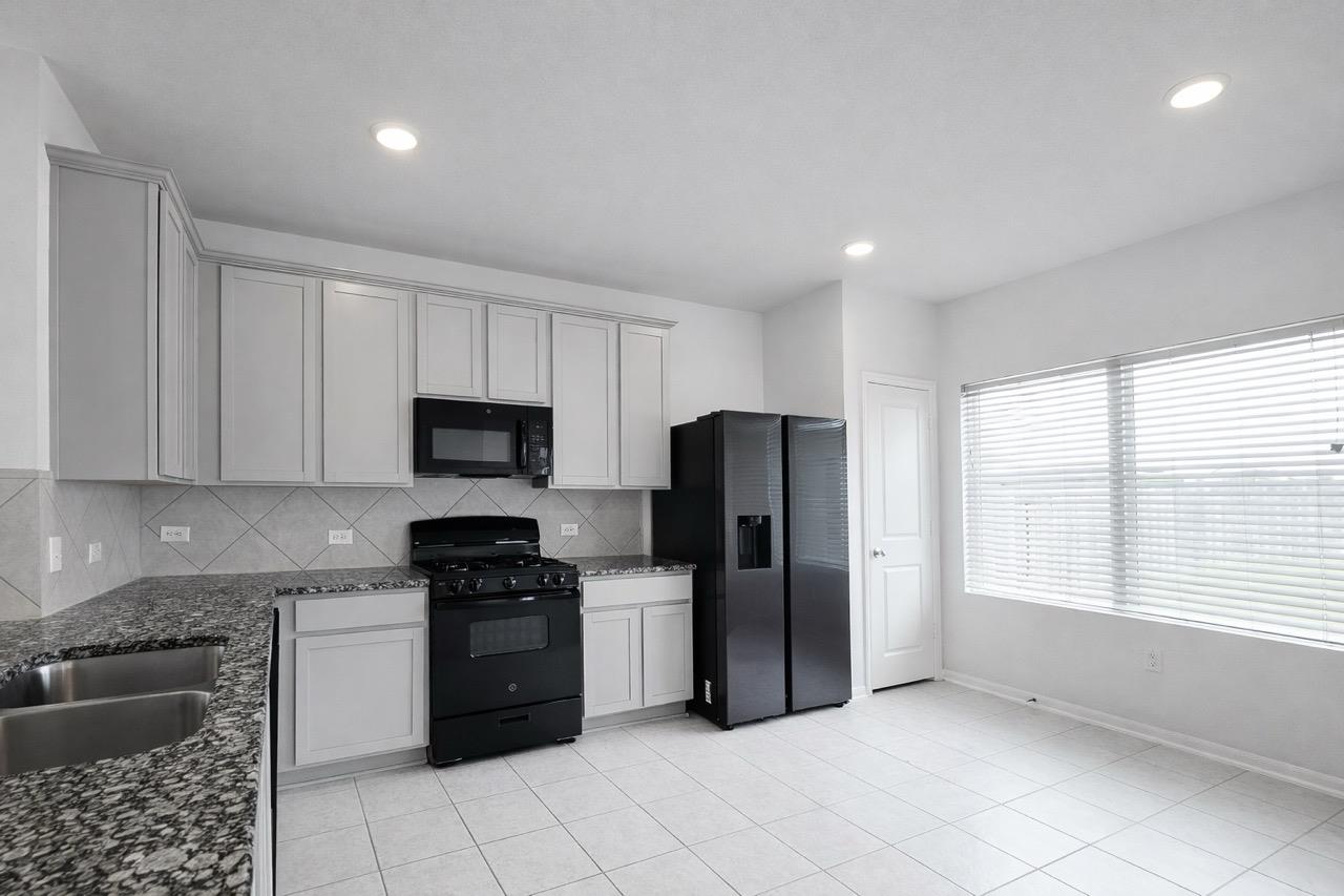 511 Pulitzer Dr, Hutto, TX 78634