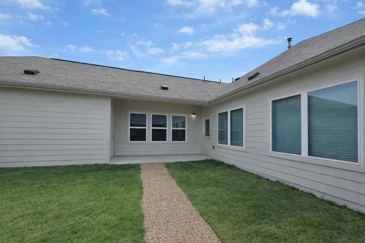 511 Pulitzer Dr, Hutto, TX 78634