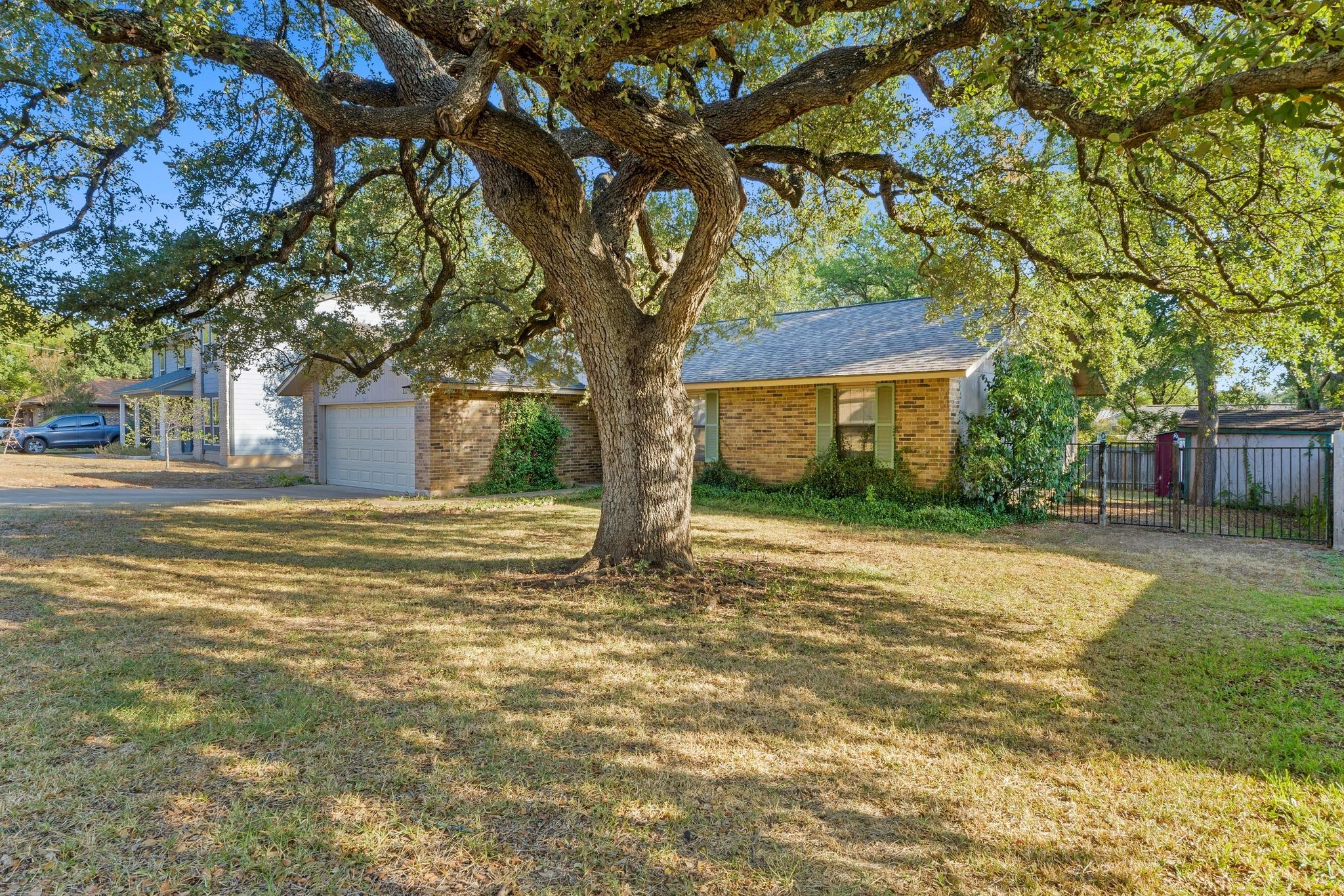 3904 Burr Oak Ln, Austin, TX 78727
