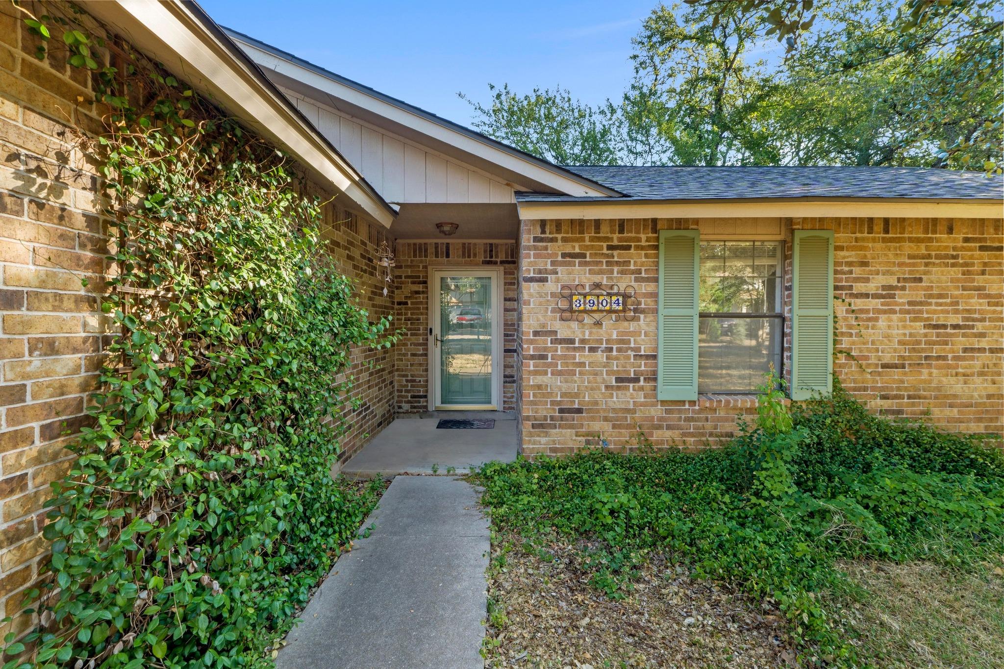 3904 Burr Oak Ln, Austin, TX 78727