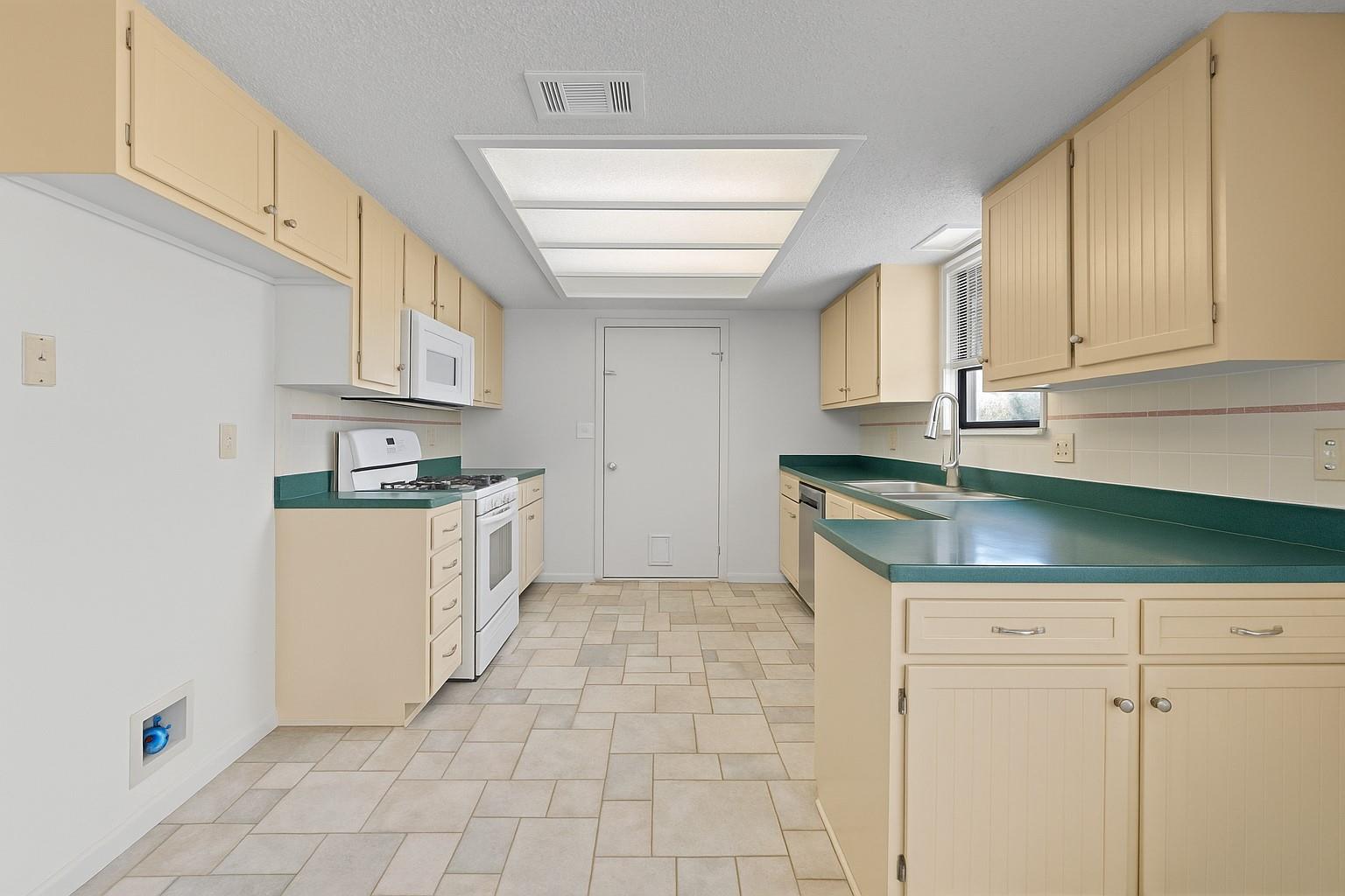 3904 Burr Oak Ln, Austin, TX 78727