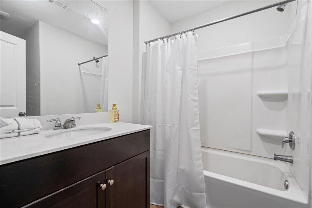 13617 Knights Branch Dr, Elgin, TX 78621