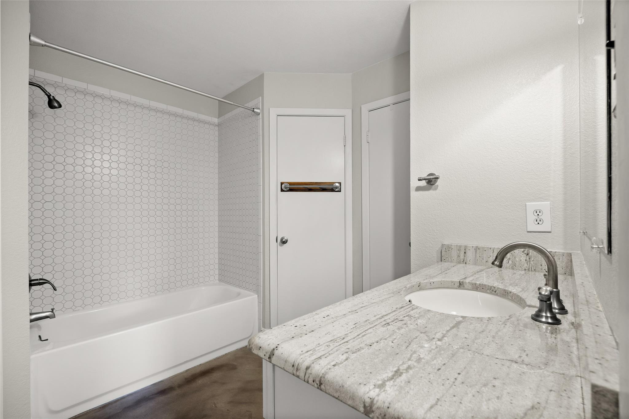 7502 Chelmsford Dr, Austin, TX 78736