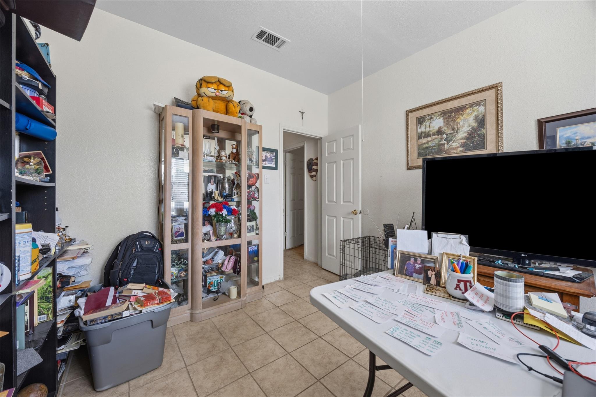 911 Crockett St, Lockhart, TX 78644